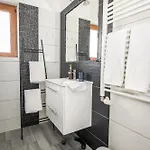Dwupoziomowe Na Dwa Widoki Z Jacuzzi & Sauna زاكوباني